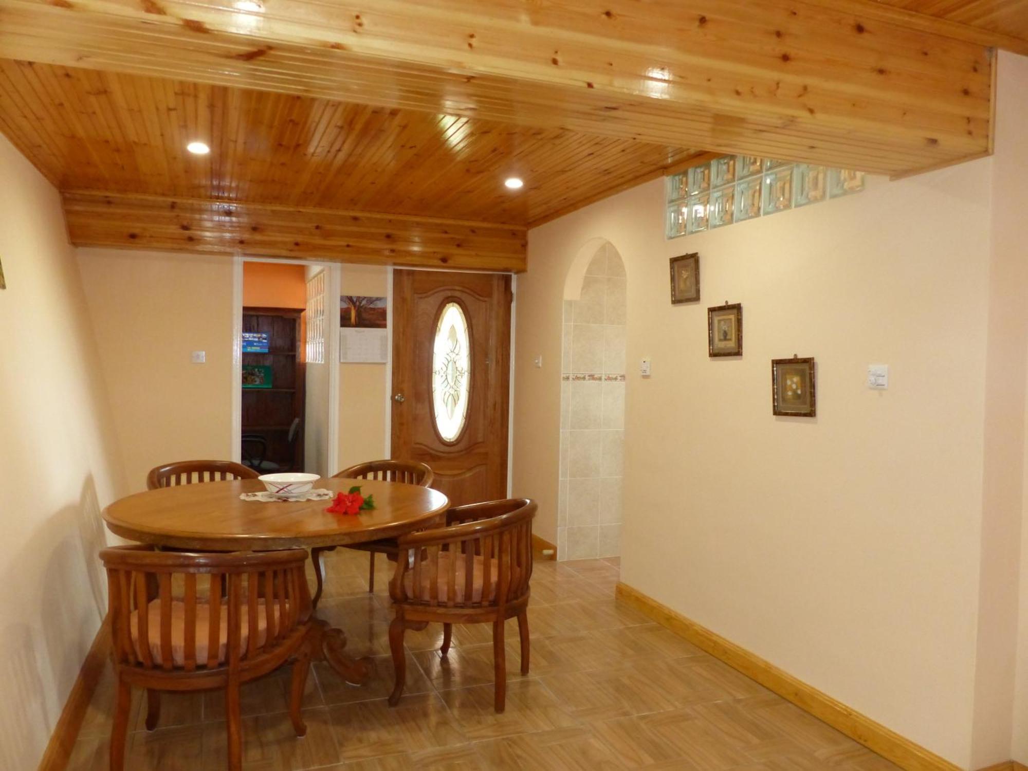 Apartament Hibiscus House Seychelles Self Catering Victoria Zewnętrze zdjęcie