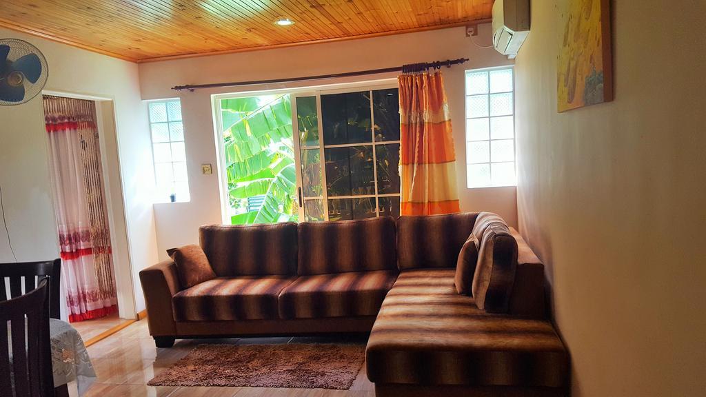 Apartament Hibiscus House Seychelles Self Catering Victoria Zewnętrze zdjęcie